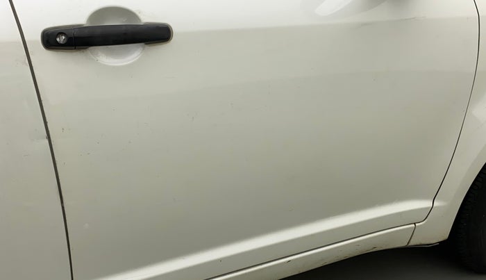 2011 Maruti Swift VXI, Petrol, Manual, 66,846 km, Driver-side door - Minor scratches