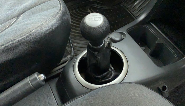 2011 Maruti Swift VXI, Petrol, Manual, 66,846 km, Gear lever - Boot cover slightly torn