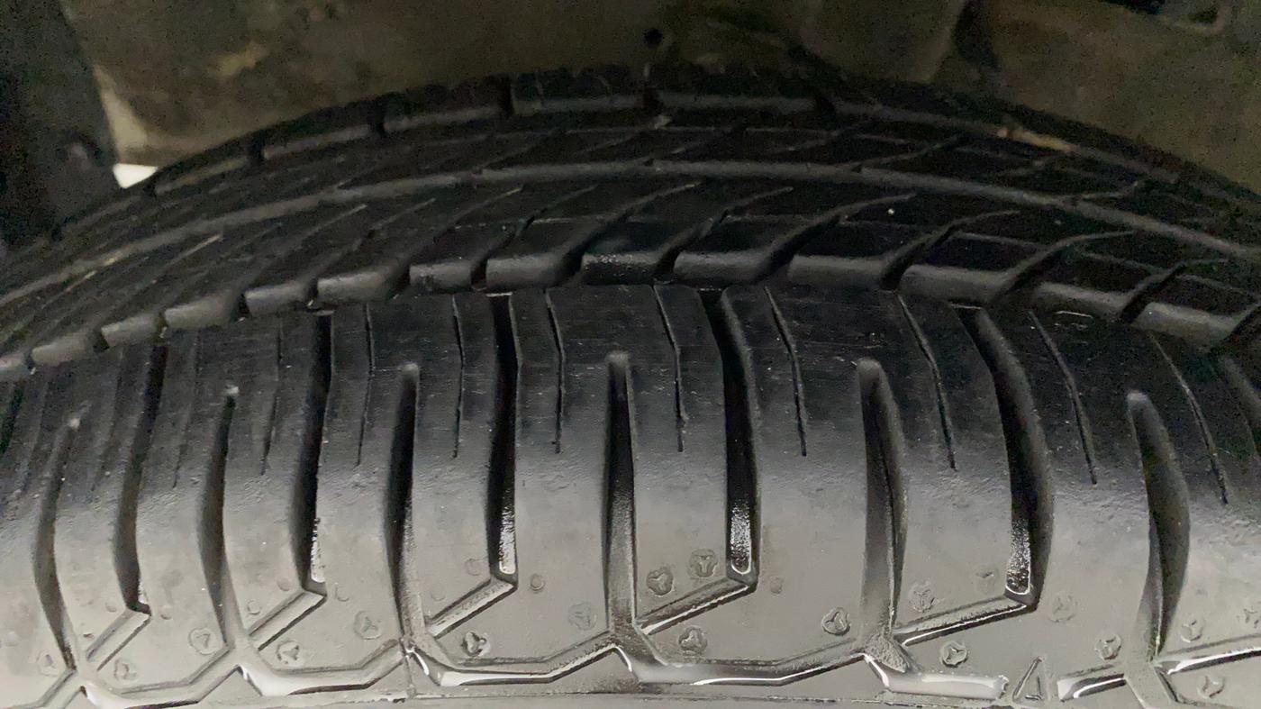 2011 Maruti Swift VXI, Petrol, Manual, 66,846 km, Left Front Tyre Tread