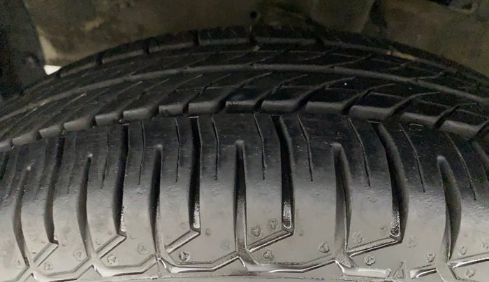 2011 Maruti Swift VXI, Petrol, Manual, 66,846 km, Left Front Tyre Tread