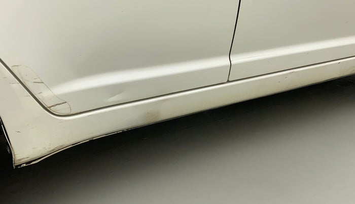 2011 Maruti Swift VXI, Petrol, Manual, 66,846 km, Right running board - Slightly dented