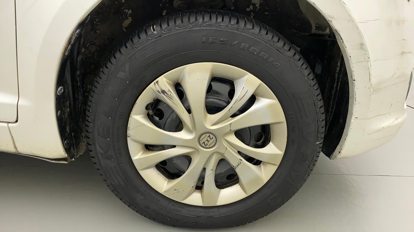 2011 Maruti Swift VXI, Petrol, Manual, 66,846 km, Right Front Wheel