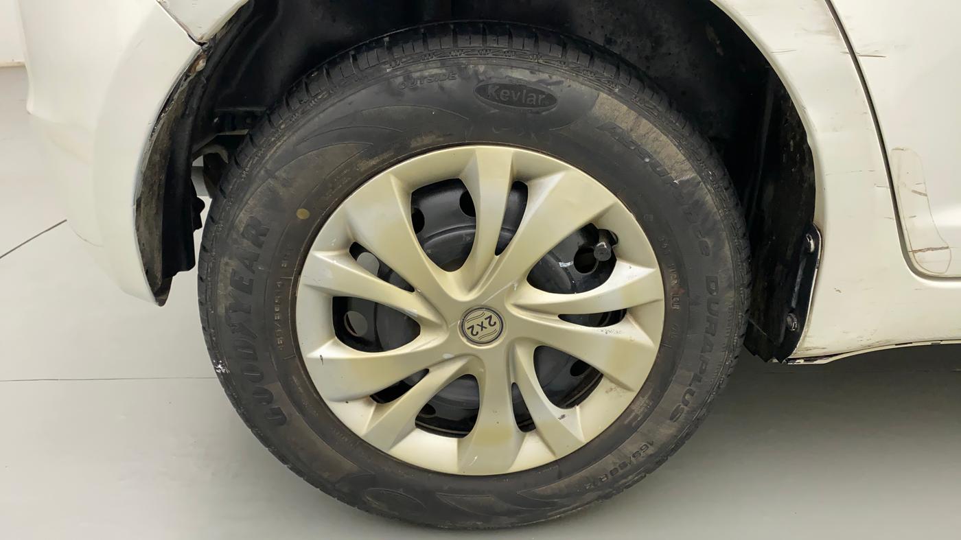 2011 Maruti Swift VXI, Petrol, Manual, 66,846 km, Right Rear Wheel