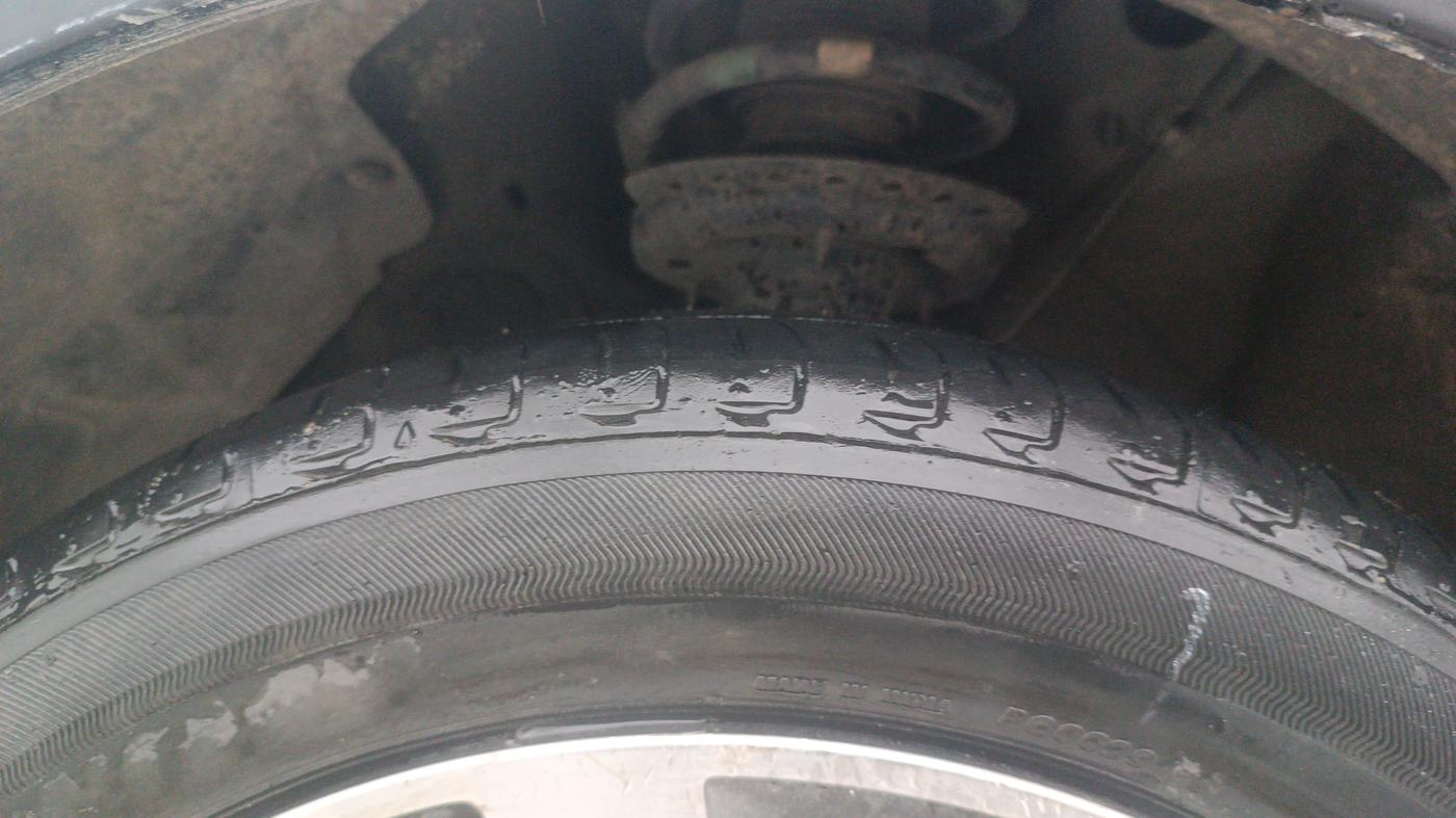 2014 Hyundai Verna FLUIDIC 1.6 VTVT SX, Petrol, Manual, 70,077 km, Left Front Tyre Tread