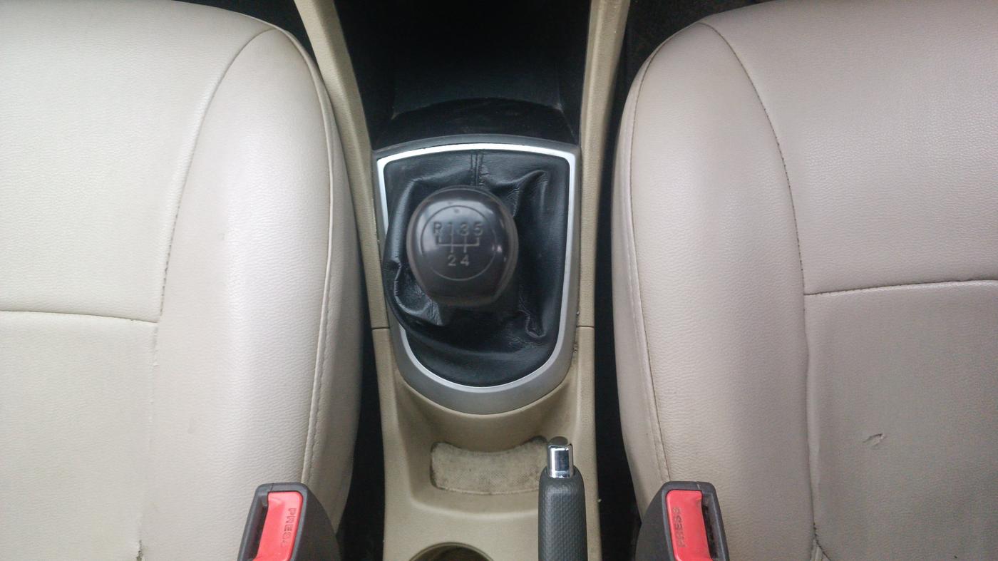 2014 Hyundai Verna FLUIDIC 1.6 VTVT SX, Petrol, Manual, 70,077 km, Gear Lever