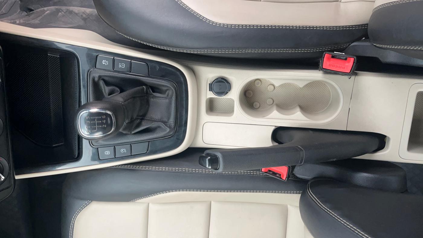 2022 Skoda SLAVIA ACTIVE 1.0L TSI MT, Petrol, Manual, 1,03,058 km, Gear Lever
