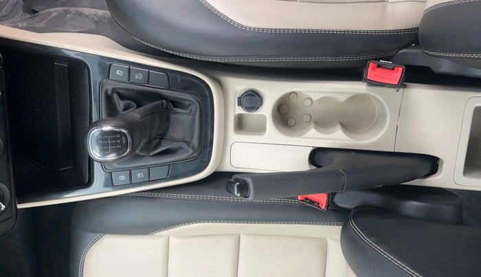 2022 Skoda SLAVIA ACTIVE 1.0L TSI MT, Petrol, Manual, 1,03,058 km, Gear Lever