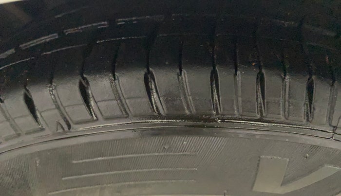 2018 Ford Figo Aspire TREND 1.5 DIESEL, Diesel, Manual, 1,36,889 km, Left Front Tyre Tread