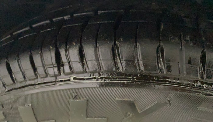 2018 Ford Figo Aspire TREND 1.5 DIESEL, Diesel, Manual, 1,36,889 km, Right Front Tyre Tread