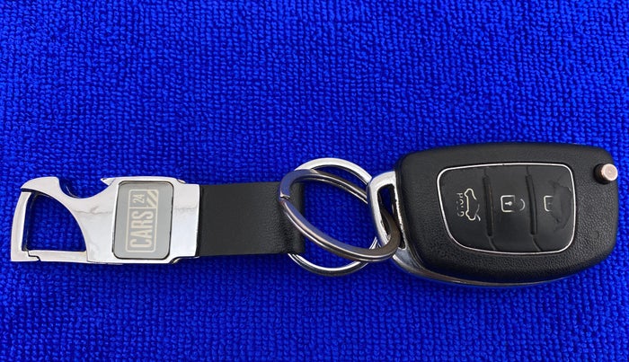 2014 Hyundai Verna FLUIDIC 1.4 VTVT CX, CNG, Manual, 1,05,810 km, Key Close Up