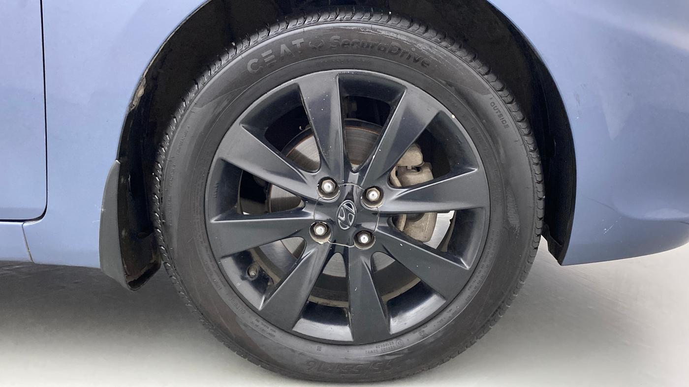 2014 Hyundai Verna FLUIDIC 1.4 VTVT CX, CNG, Manual, 1,05,810 km, Right Front Wheel