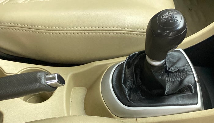 2014 Hyundai Verna FLUIDIC 1.4 VTVT CX, CNG, Manual, 1,05,810 km, Gear Lever