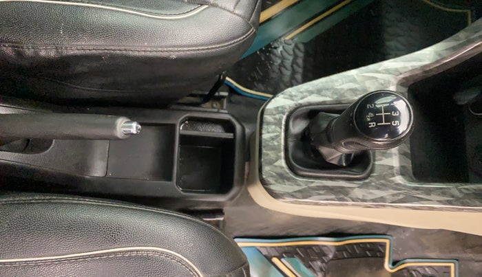 2019 Maruti New Wagon-R ZXI 1.2, CNG, Manual, 1,29,006 km, Gear Lever