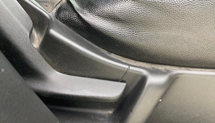 2019 Maruti New Wagon-R ZXI 1.2, CNG, Manual, 1,29,006 km, Driver Side Adjustment Panel