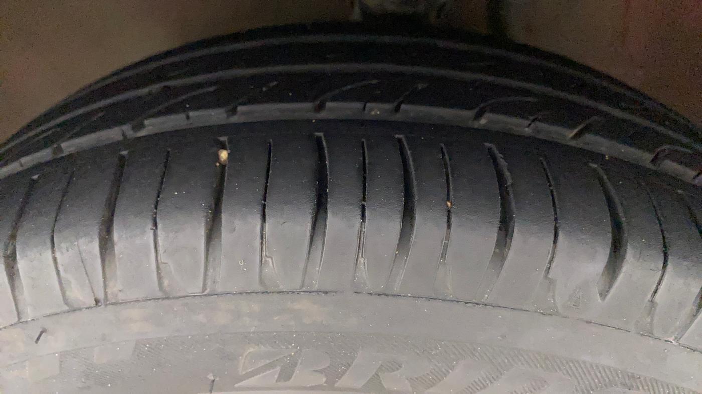 2017 Maruti Alto K10 VXI, Petrol, Manual, 91,773 km, Left Front Tyre Tread