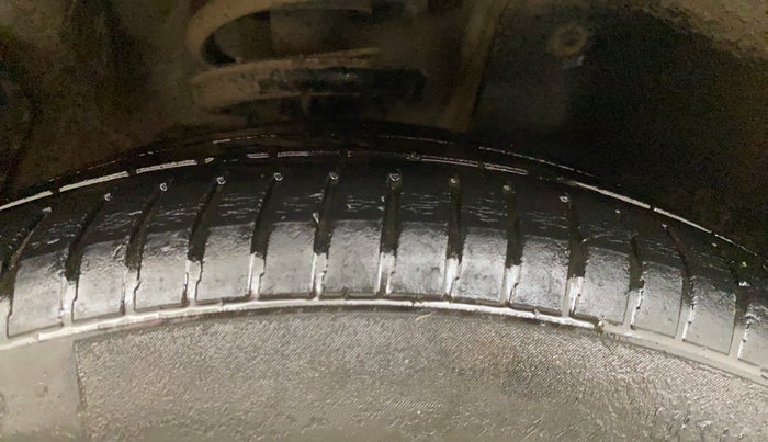 2021 MG ASTOR SAVVY 1.5 CVT, Petrol, Automatic, 40,061 km, Right Front Tyre Tread
