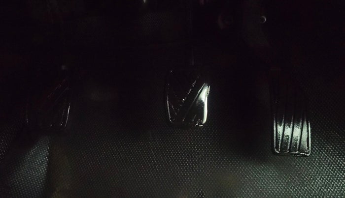 2016 Maruti Swift VXI, Petrol, Manual, 98,776 km, Pedals