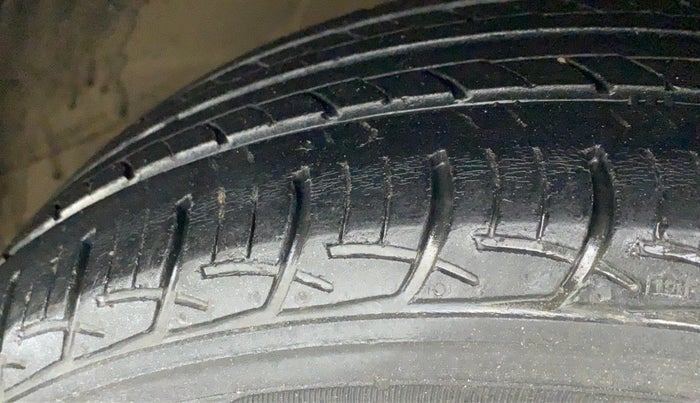 2018 Maruti Baleno DELTA PETROL 1.2, Petrol, Manual, 60,525 km, Right Front Tyre Tread