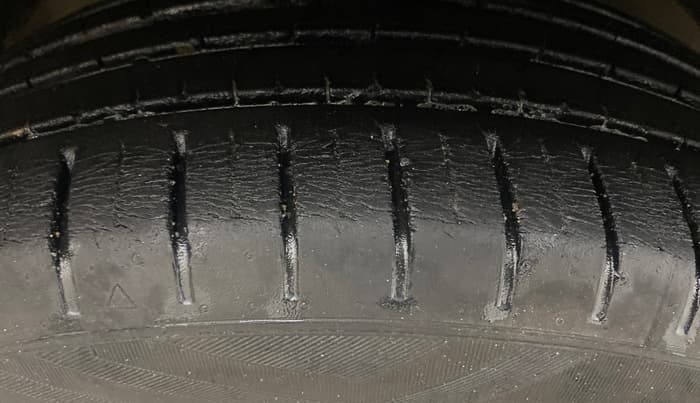 2019 Toyota Glanza V, Petrol, Manual, 33,383 km, Right Front Tyre Tread
