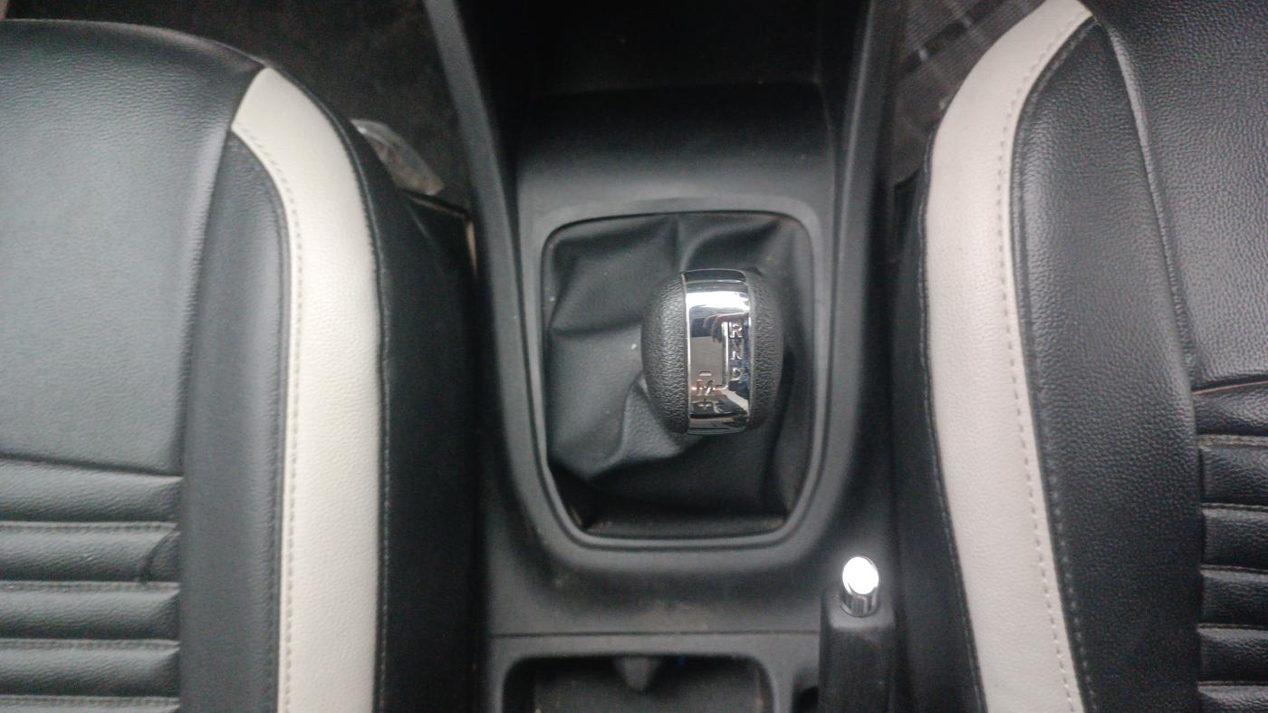 2020 Renault TRIBER RXZ AMT, Petrol, Automatic, 24,663 km, Gear Lever