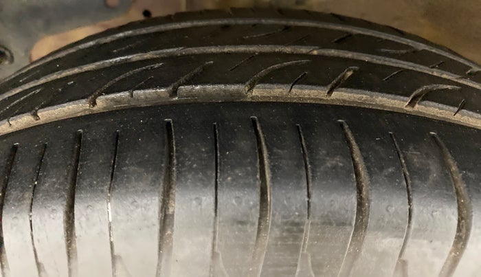 2016 Mahindra Kuv100 K8 6 STR, Petrol, Manual, 37,180 km, Left Front Tyre Tread