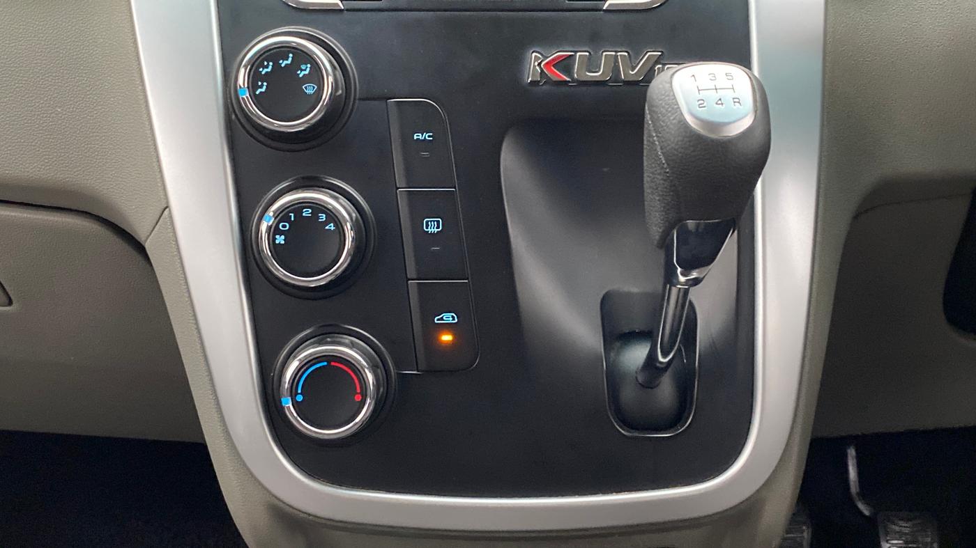2016 Mahindra Kuv100 K8 6 STR, Petrol, Manual, 37,180 km, Gear Lever