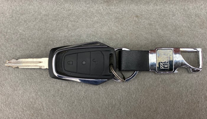 2016 Mahindra Kuv100 K8 6 STR, Petrol, Manual, 37,180 km, Key Close Up