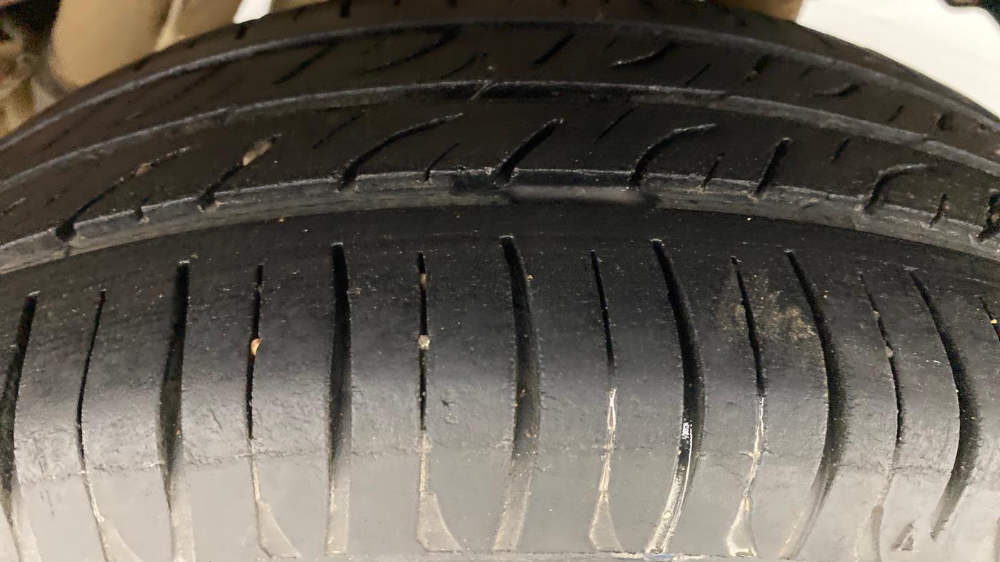 2016 Mahindra Kuv100 K8 6 STR, Petrol, Manual, 37,180 km, Left Rear Tyre Tread