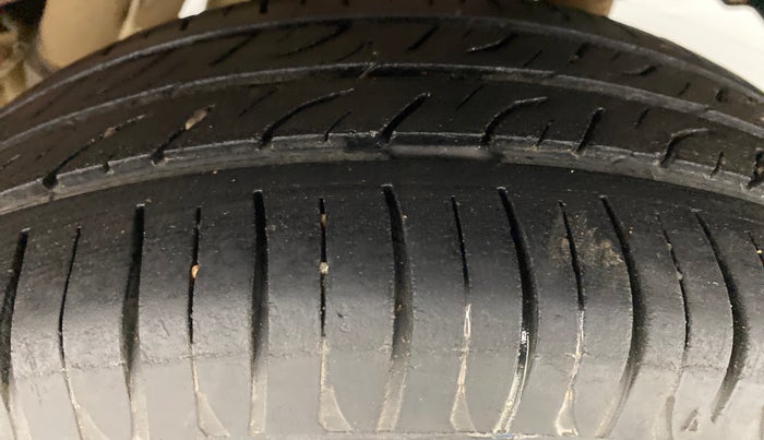 2016 Mahindra Kuv100 K8 6 STR, Petrol, Manual, 37,180 km, Left Rear Tyre Tread