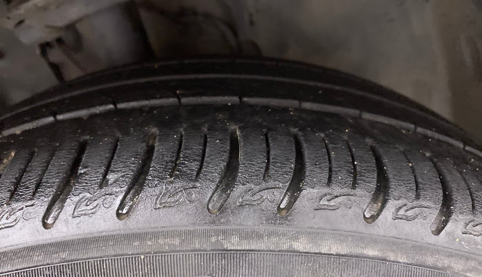2021 Tata ALTROZ XZ PETROL, Petrol, Manual, 49,819 km, Right Front Tyre Tread