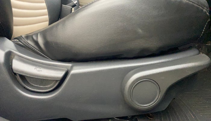 2017 Hyundai Grand i10 ASTA 1.2 KAPPA VTVT, Petrol, Manual, 25,506 km, Driver Side Adjustment Panel