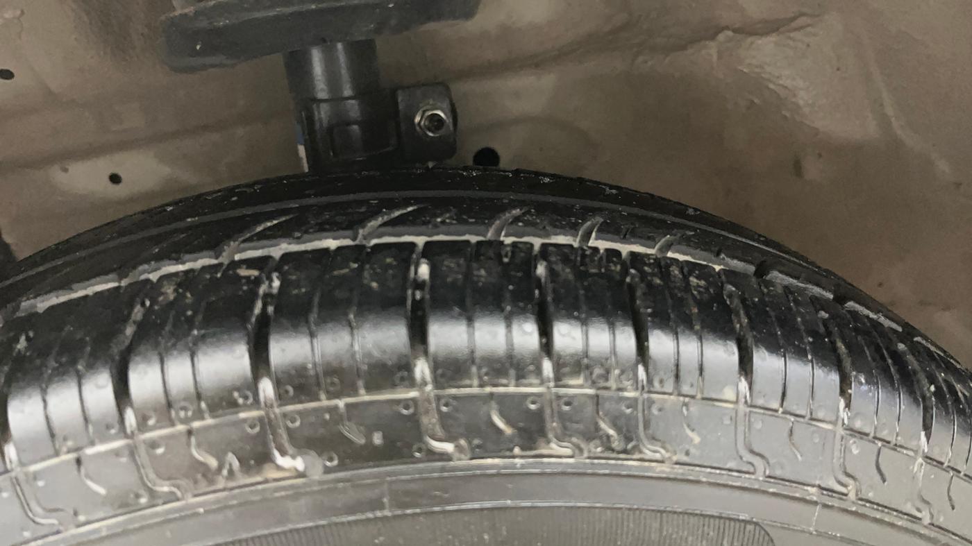 2014 Maruti Swift Dzire VXI, Petrol, Manual, 67,071 km, Left Front Tyre Tread