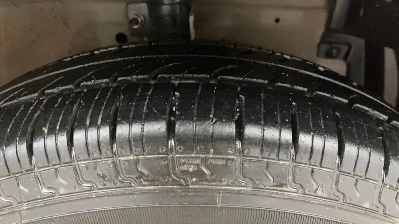 2014 Maruti Swift Dzire VXI, Petrol, Manual, 67,071 km, Right Front Tyre Tread
