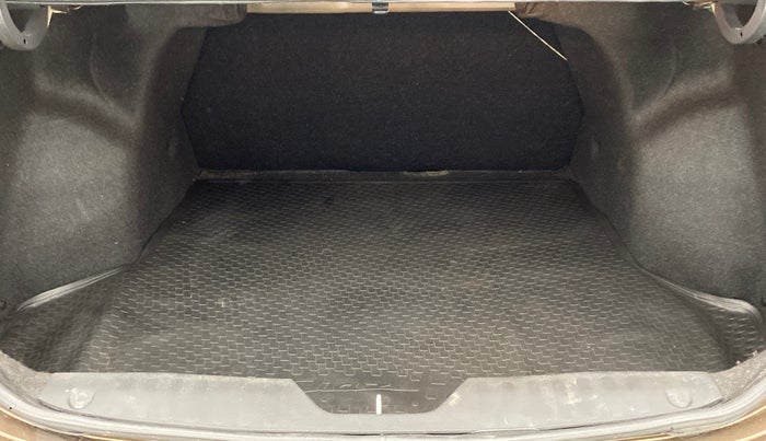 2017 Maruti Ciaz ZXI, Petrol, Manual, 31,654 km, Boot Inside