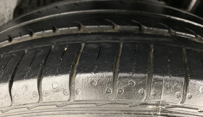 2017 Maruti Ciaz ZXI, Petrol, Manual, 31,654 km, Left Rear Tyre Tread