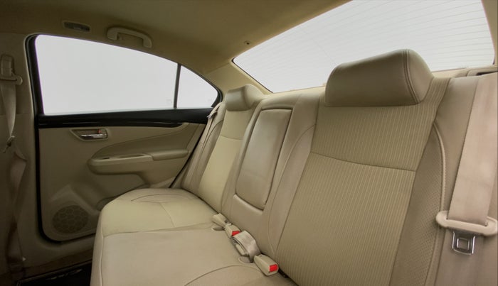 2017 Maruti Ciaz ZXI, Petrol, Manual, 31,654 km, Right Side Rear Door Cabin