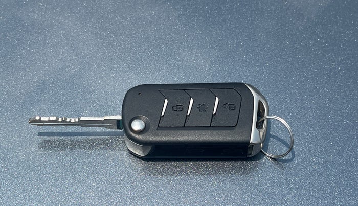 2022 Mahindra Thar LX HT PETROL 4WD MT, Petrol, Manual, 20,277 km, Key Close Up