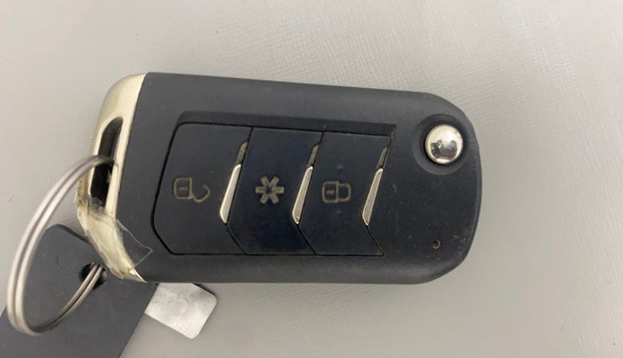 2021 Mahindra Thar LX PETROL HT 4WD AT, Petrol, Automatic, 36,203 km, Key Close Up