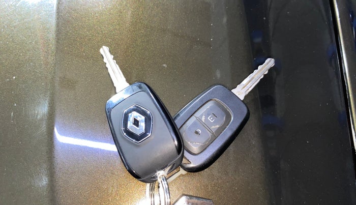 2021 Renault Duster RXZ 1.5 PETROL MT, Petrol, Manual, 85,624 km, Key Close Up
