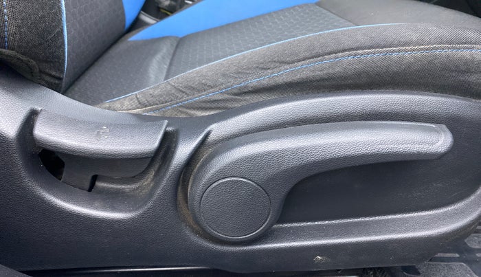 2018 Hyundai i20 Active 1.2 SX DUAL TONE, Petrol, Manual, 41,970 km, Driver Side Adjustment Panel
