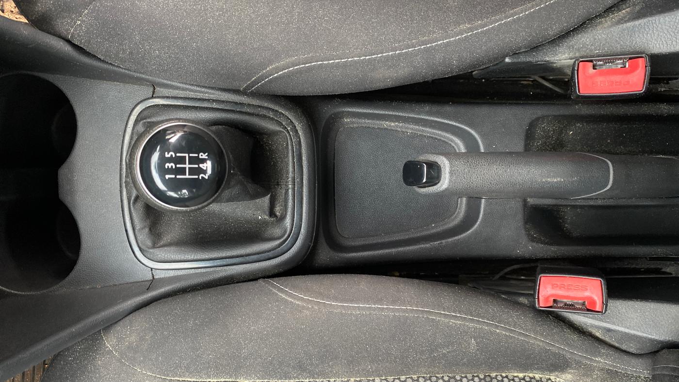 2019 Volkswagen Polo COMFORTLINE 1.0L MPI, Petrol, Manual, 56,229 km, Gear Lever