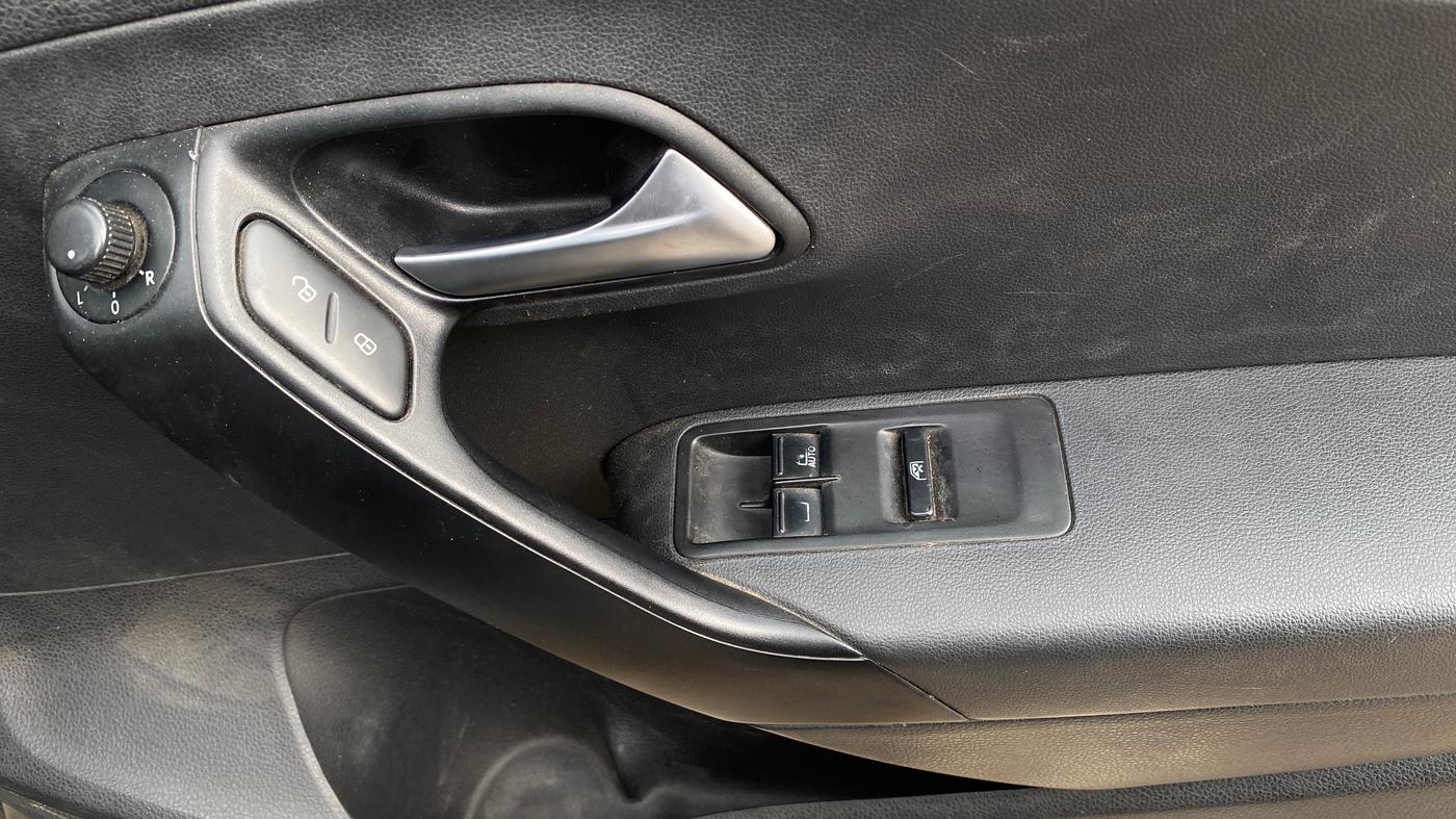 2019 Volkswagen Polo COMFORTLINE 1.0L MPI, Petrol, Manual, 56,229 km, Driver Side Door Panels Control