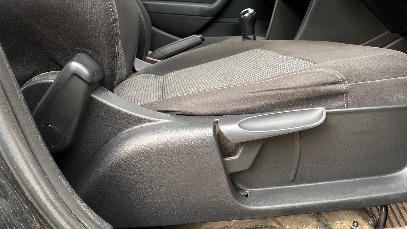 2019 Volkswagen Polo COMFORTLINE 1.0L MPI, Petrol, Manual, 56,229 km, Driver Side Adjustment Panel