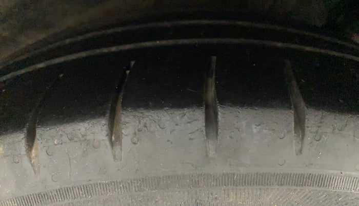 2014 Hyundai Xcent SX 1.2 (O), CNG, Manual, 1,22,025 km, Left Rear Tyre Tread