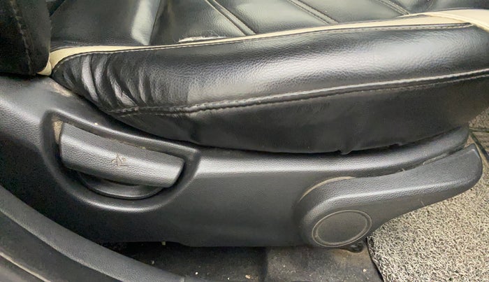 2014 Hyundai Xcent SX 1.2 (O), CNG, Manual, 1,22,025 km, Driver Side Adjustment Panel