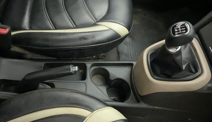 2014 Hyundai Xcent SX 1.2 (O), CNG, Manual, 1,22,025 km, Gear Lever