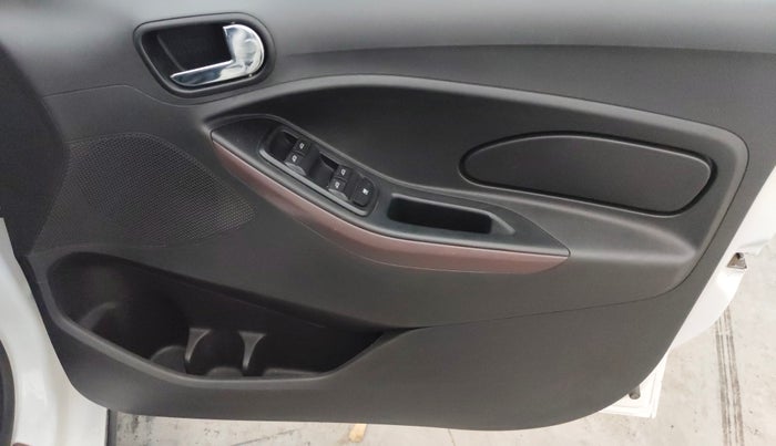 2019 Ford FREESTYLE TITANIUM 1.2 PETROL, Petrol, Manual, 56,903 km, Driver Side Door Panels Control