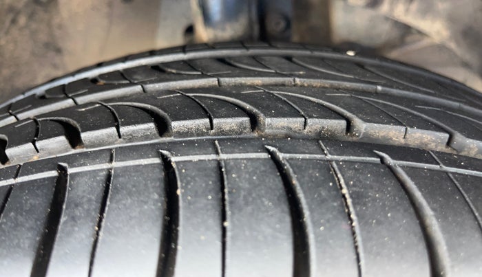 2019 Maruti Baleno ZETA CVT PETROL 1.2, Petrol, Automatic, 62,661 km, Right Front Tyre Tread