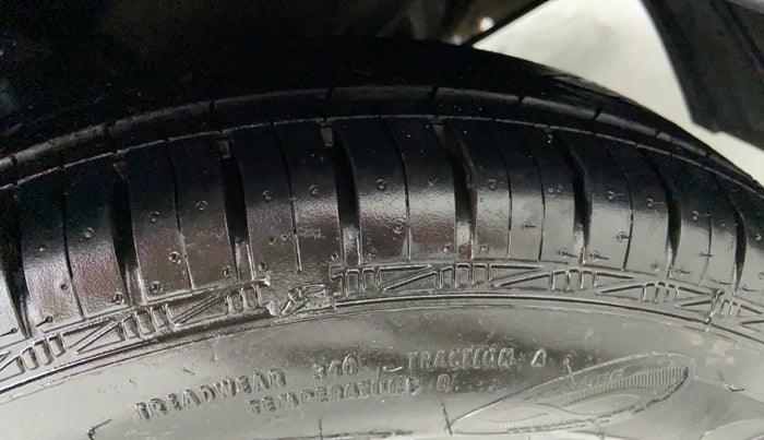 2014 Hyundai i10 SPORTZ 1.1 IRDE2, Petrol, Manual, 28,903 km, Right Front Tyre Tread