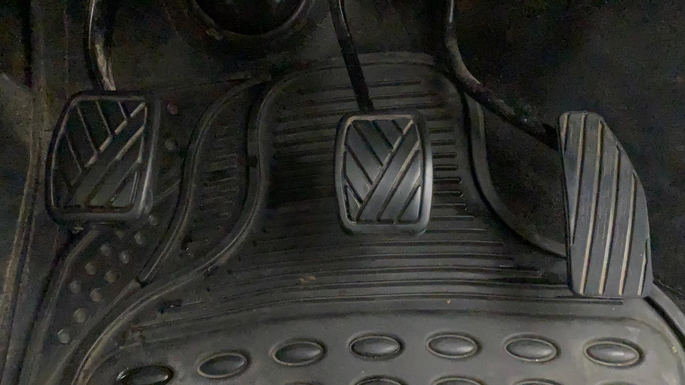 2017 Maruti Wagon R 1.0 VXI, CNG, Manual, 73,084 km, Pedals